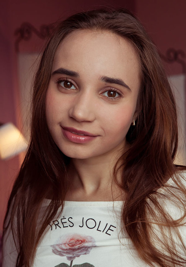 Фатима, 24